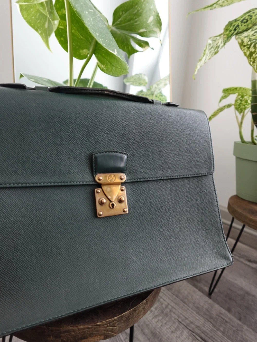 Louis Vuitton classic dark